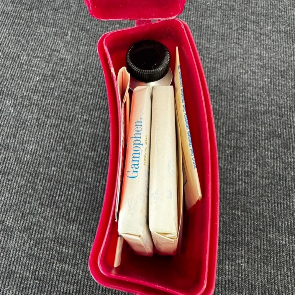 Vintage Johnson & Johnson Official Boy Scout Personal First Aid Kit Maroon Case - Picture 7 of 9